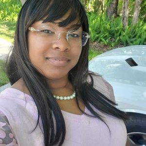 Meet your Posher, Edwina